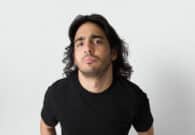 Max Angioni arriva a Udine con lo show “Anche meno”