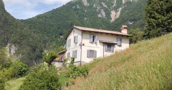 Soccorsa escursionista infortunata sul sentiero verso gli Stavoli Amariana