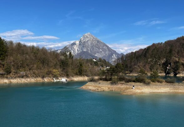 VIDEO – Incendi a Verzegnis e Tolmezzo, interviene l’elicottero