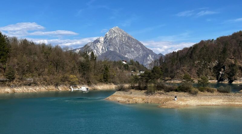 VIDEO – Incendi a Verzegnis e Tolmezzo, interviene l’elicottero