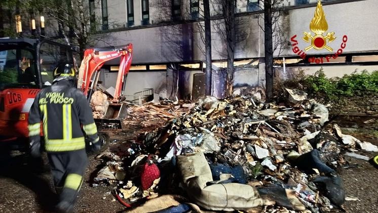 Incendio all’hotel Maxim di Verona, evacuati anche gli studenti del Paschini di Tolmezzo