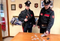 In auto con droga pronta per lo spaccio: denunciato 21enne