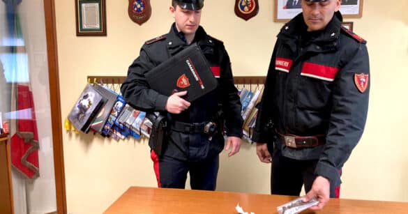 In auto con droga pronta per lo spaccio: denunciato 21enne