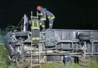 Furgone si ribalta in A23, due persone bloccate nell’abitacolo