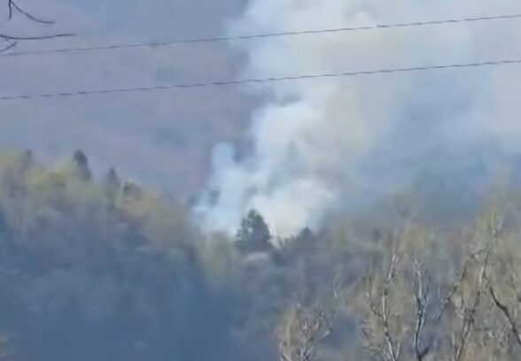Incendio in un’area boschiva di Verzegnis, interviene l’elicottero