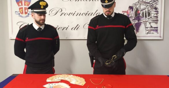 Si finge carabiniere e truffa un’anziana: arrestato dai militari “veri” con il bottino in tasca