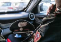 Fingono di aiutarlo ma gli rubano il cellulare: individuato uno dei responsabili