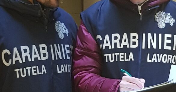 Telecamere per spiare i dipendenti e zero sicurezza: sanzionato un commerciante
