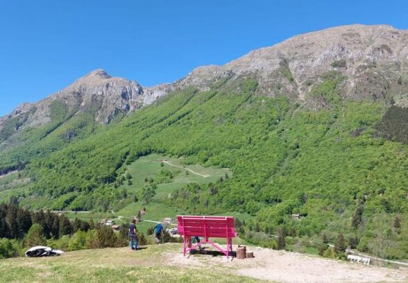 Verzegnis inaugura la sua Big Bench, una panchina gigante tra cielo e memoria