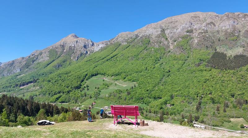 Verzegnis inaugura la sua Big Bench, una panchina gigante tra cielo e memoria