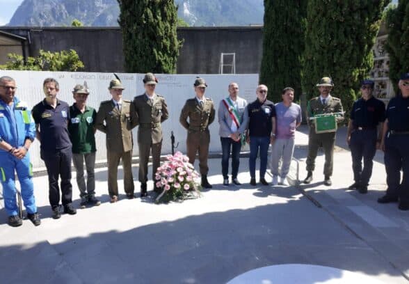 Il Friuli ringrazia e non dimentica: la Maglia Rosa rende omaggio al terremoto