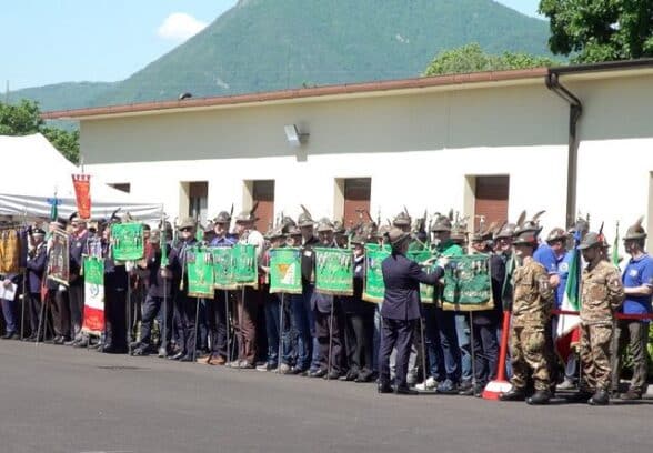 VIDEO – Alla caserma Goi Pantanali di Gemona l’omaggio all’Esercito e ai 29 alpini vittime del terremoto