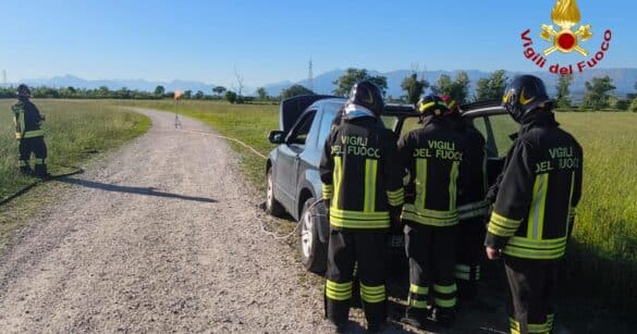 VIDEO – Auto perde GPL, paura in strada. Sei ore di intervento dei Vigili del fuoco