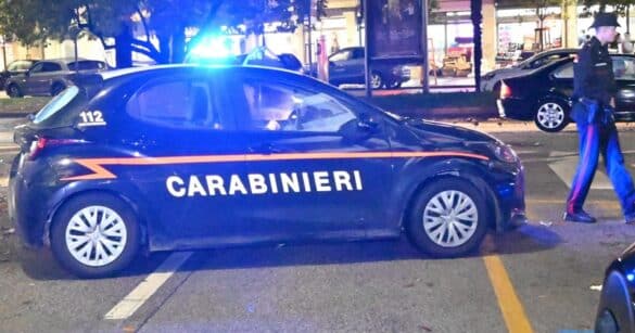 Patente e permesso internazionale di guida contraffatti, denunciato uno straniero residente in Carnia