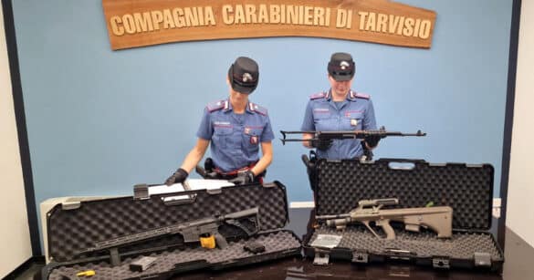 I Carabinieri rinvengono a Fusine tre fucili d’assalto nascosti nella vegetazione