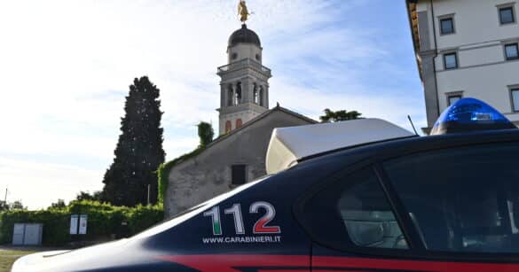 Udine, fermato senza patente con un tondino di ferro nascosto in auto
