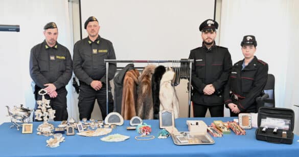 Blitz in un hotel: fermati quattro “Compro Oro” abusivi che promettevano super valutazioni