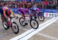 Jonathan Milan secondo al fotofinish nella terza tappa del Giro d’Italia