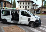 Fuga con il furgone rubato, la corsa finisce contro un muro: arrestati due 19enni