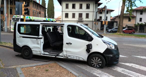 Fuga con il furgone rubato, la corsa finisce contro un muro: arrestati due 19enni