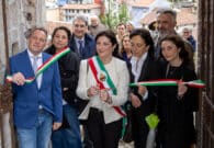 Inaugurata a Gemona la mostra “Memorie Riflesse”, il racconto di 50 anni di rinascita