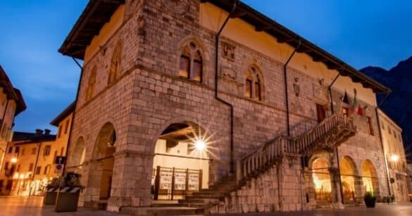 Venzone celebra la Notte Romantica dei Borghi più belli d’Italia con uno spettacolo itinerante