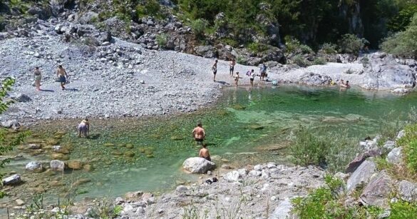 Si sente male dopo il bagno nel torrente, soccorso un ragazzo