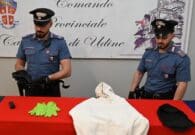 Minaccia la cassiera con la pistola e scappa con l’incasso: individuata banda di giovani rapinatori