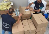 VIDEO – La Finanza scopre a Spilimbergo una maxi fabbrica clandestina di sigarette, sette arresti
