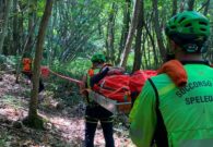 Soccorso un ciclista bloccato in una scarpata