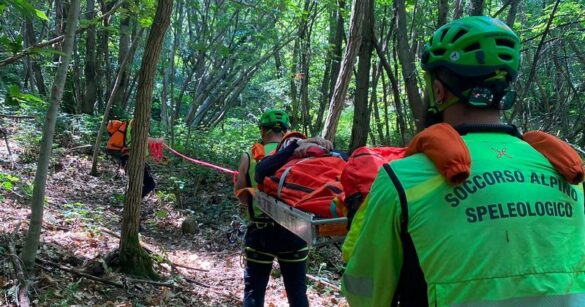 Soccorso un ciclista bloccato in una scarpata