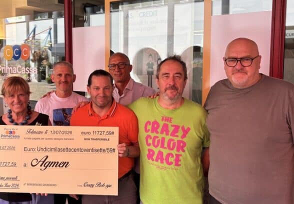 La Crazy Color Race dona quasi 12.000 euro all’Associazione genitori malati emopatici neoplastici