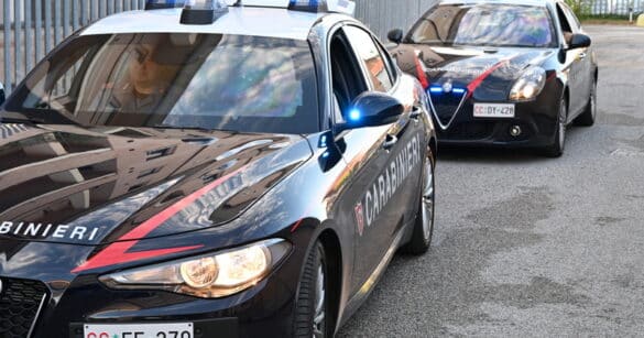 Dà un pugno in faccia alla barista e poi si scaglia contro i Carabinieri: arrestato