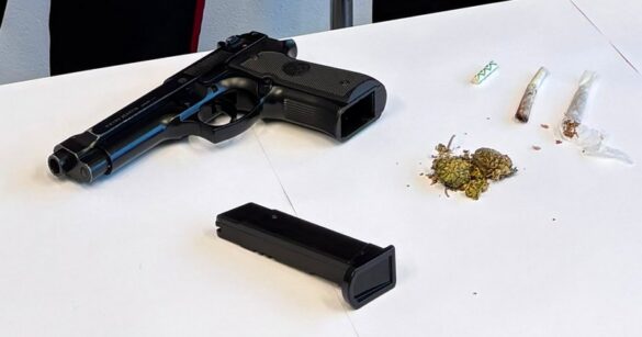 Movida e controlli a Lignano: denunciato un giovane con una finta pistola senza tappo rosso