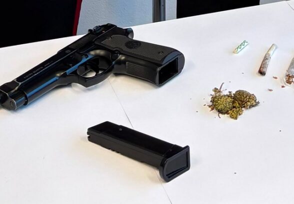 Movida e controlli a Lignano: denunciato un giovane con una finta pistola senza tappo rosso