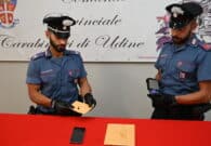 Guida un’auto rubata e ha la patente sospesa: 25enne trovata anche con droga e bilancino