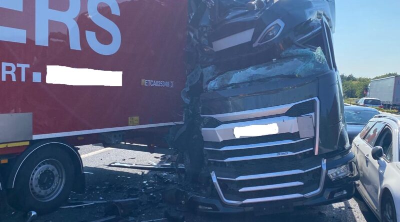 Tamponamento tra due camion sulla A4