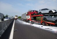 A4, scontro tra tre mezzi pesanti: un ferito incastrato, tratto chiuso verso Venezia