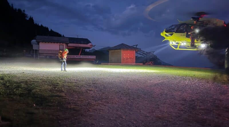 Si infortuna a Malga Varmost, escursionista recuperata con l’elisoccorso nella notte