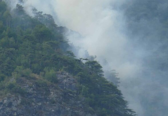 Incendi, nuove fiamme nell’Alto Friuli: riparte il rogo a Illegio, ancora attiva l’Amariana