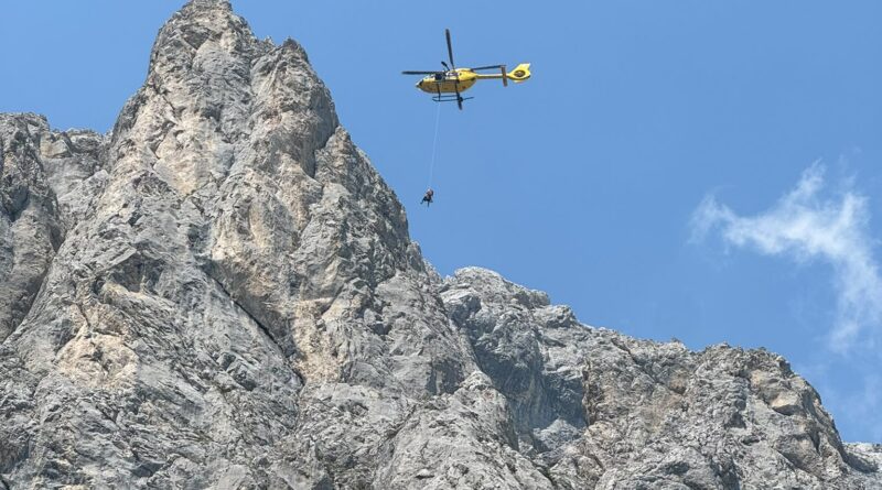 Due interventi in montagna: escursionista ferita sul Plauris, alpinista precipita per dieci metri sul Peralba