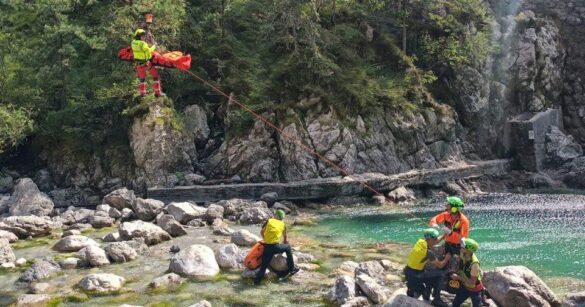 Tre interventi in poche ore per il Soccorso alpino: ferito un giovane sul Palar, malore sul Lussari