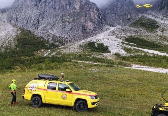 Famiglia con due bambini bloccata a Forcella Rinsen: complesso recupero tra frana e nebbia