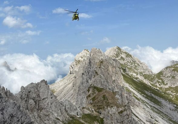 Escursionista in difficoltà sotto Passo del Mulo a Sappada, recuperata con il verricello