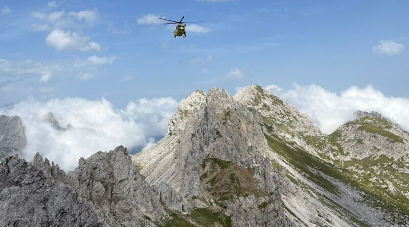 Escursionista in difficoltà sotto Passo del Mulo a Sappada, recuperata con il verricello