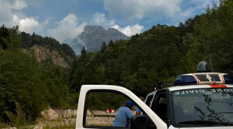 Incendi in Fvg, la pioggia frena l’Amariana, oggi elicotteri ancora in azione