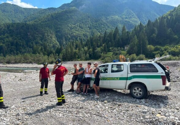 Forni di Sotto, incendio domato in poche ore: decisivo l’intervento immediato