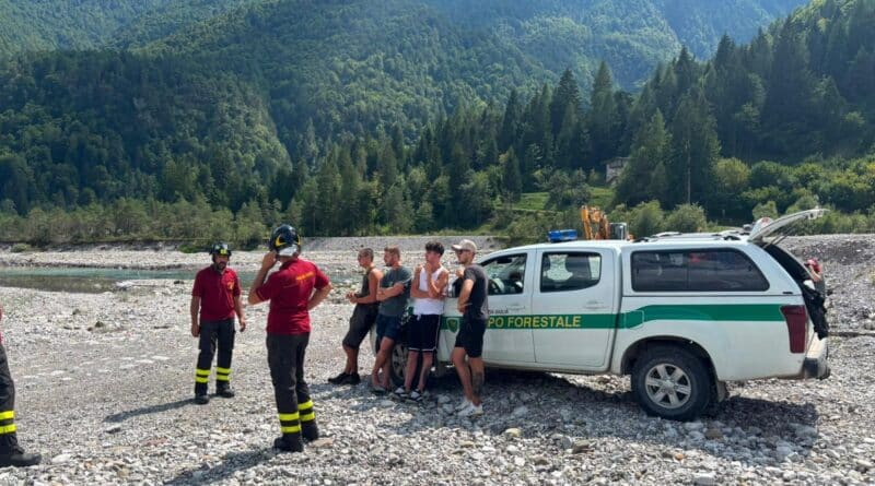 Forni di Sotto, incendio domato in poche ore: decisivo l’intervento immediato