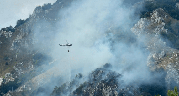 Moggio Udinese, nuovi focolai sulle montagne friulane, 70 lanci sul Forchiadice