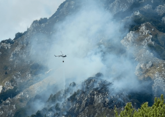 Moggio Udinese, nuovi focolai sulle montagne friulane, 70 lanci sul Forchiadice